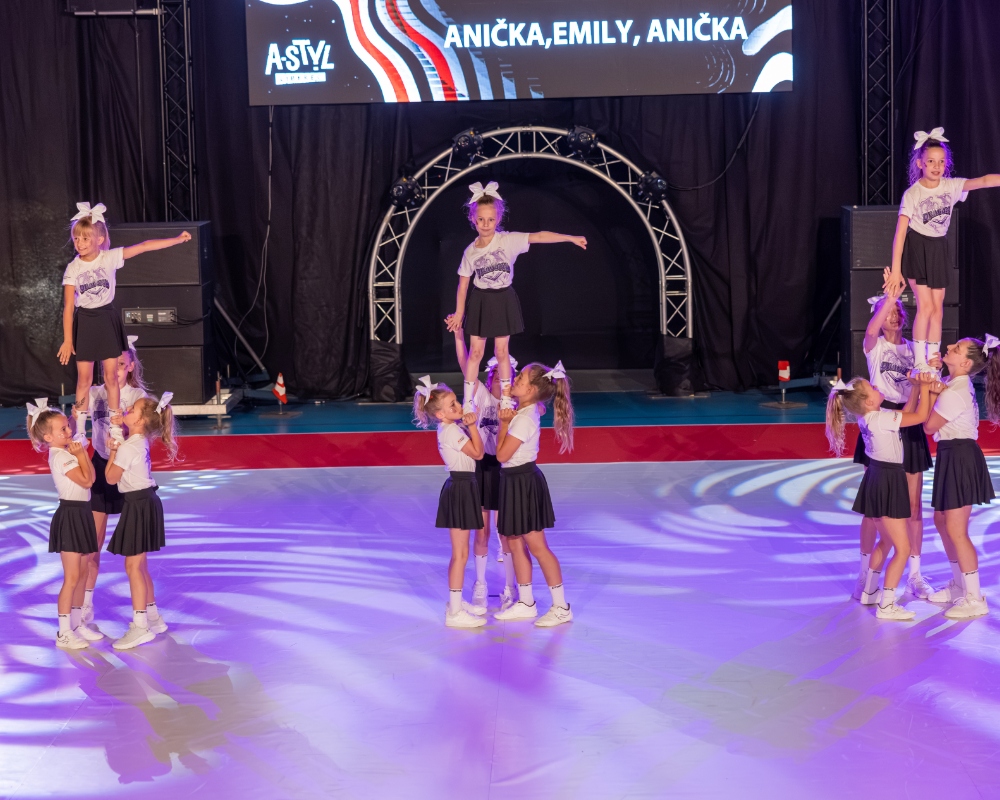 CHEERLEADERS DĚTI B MÍRNĚ POKROČILÍ